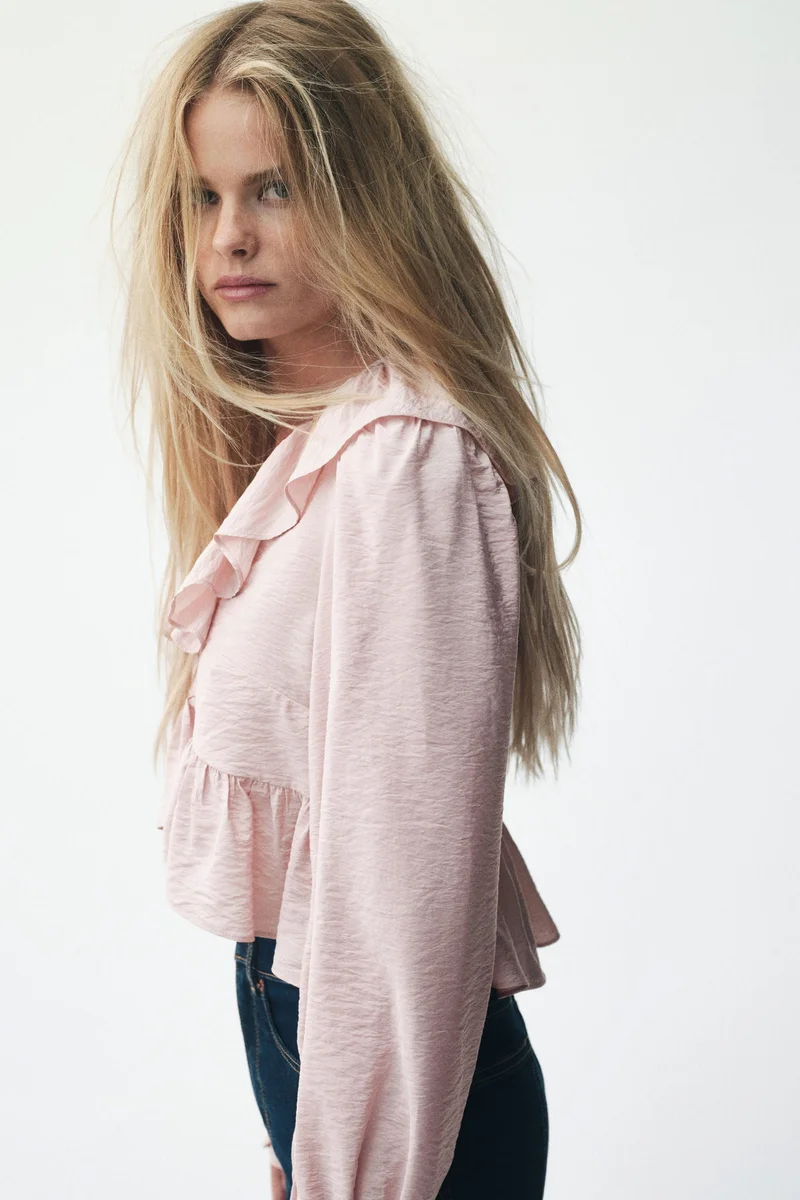 اتش اند ام بلوزة بتصميم مكشكش