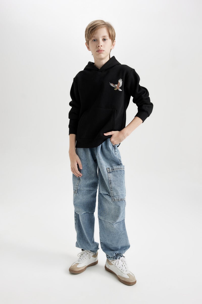 ديفاكتو سويت شيرت اولادي ثقيل اسود قصة عادية بجيب وطبعة - Image 2