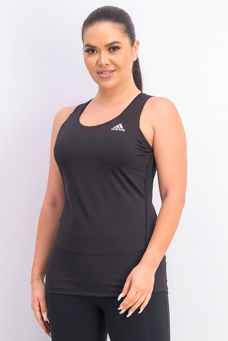 Adidas تي شيرت نسائي بشعار العلامة التجارية مع حمالة صدر مبطنة مدمجة، أسود - Image 1