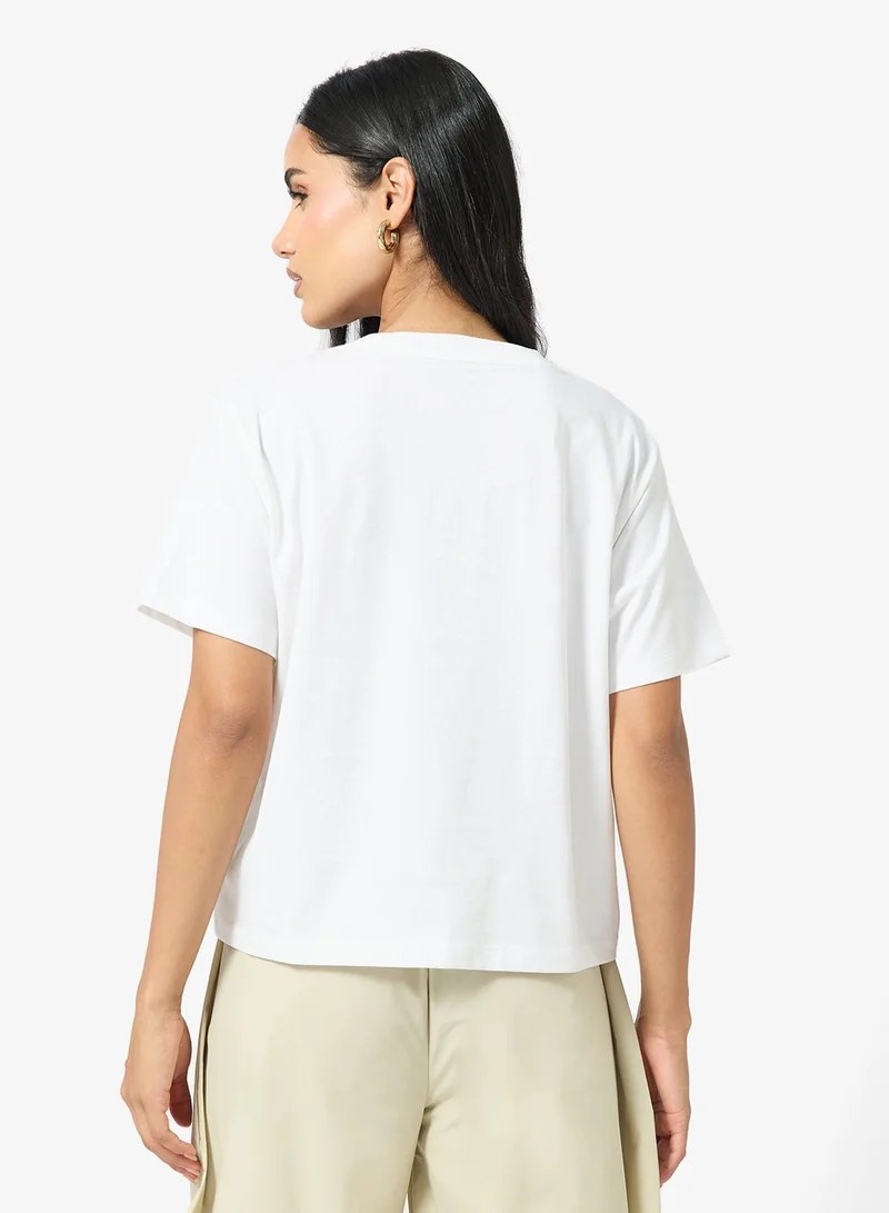 جيس جينز تي شيرت بأكمام قصيرة وياقة دائرية