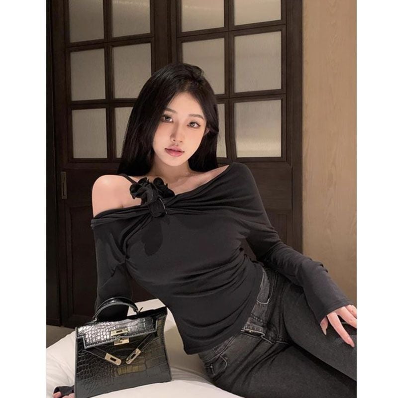 Korean T-Shirt Design Sense Niche Diagonal Shoulder Top Three-Dimensional Flower Design Slim Long Sleeve T-Shirt - Image 4