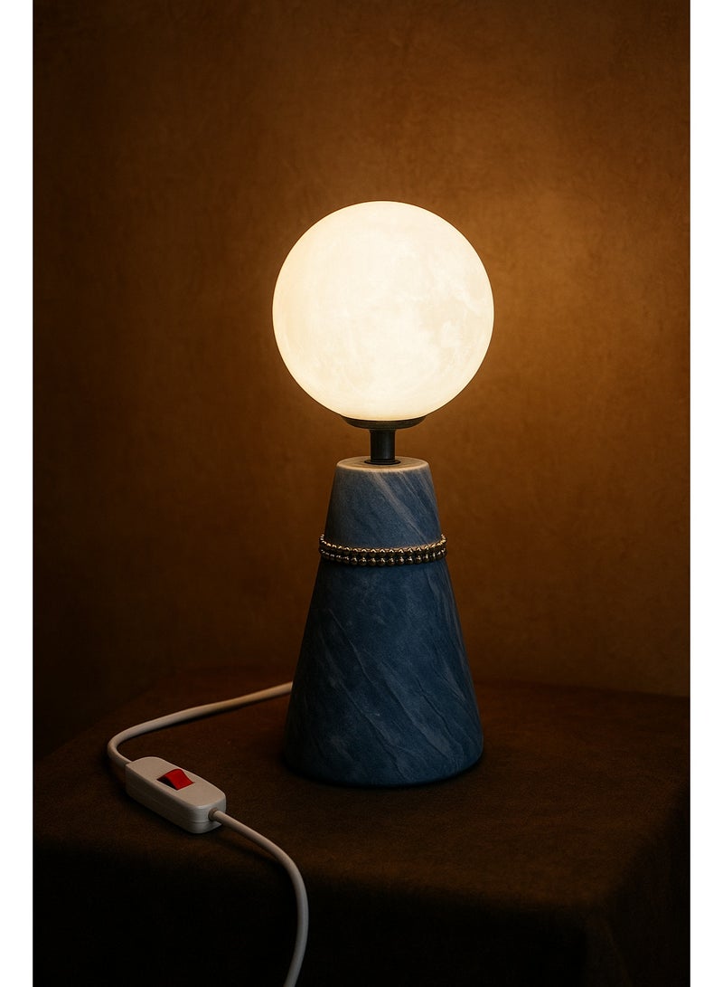 مصباح طاولة ديكوري بتصميم القمر – إضاءة دافئة وأجواء رومانسية