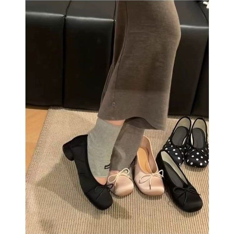 أحذية ماري جين بنقاط البولكا من الساتان بكعب متوسط للنساء - Image 5