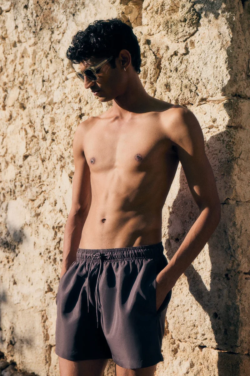 اتش اند ام شورت سباحة