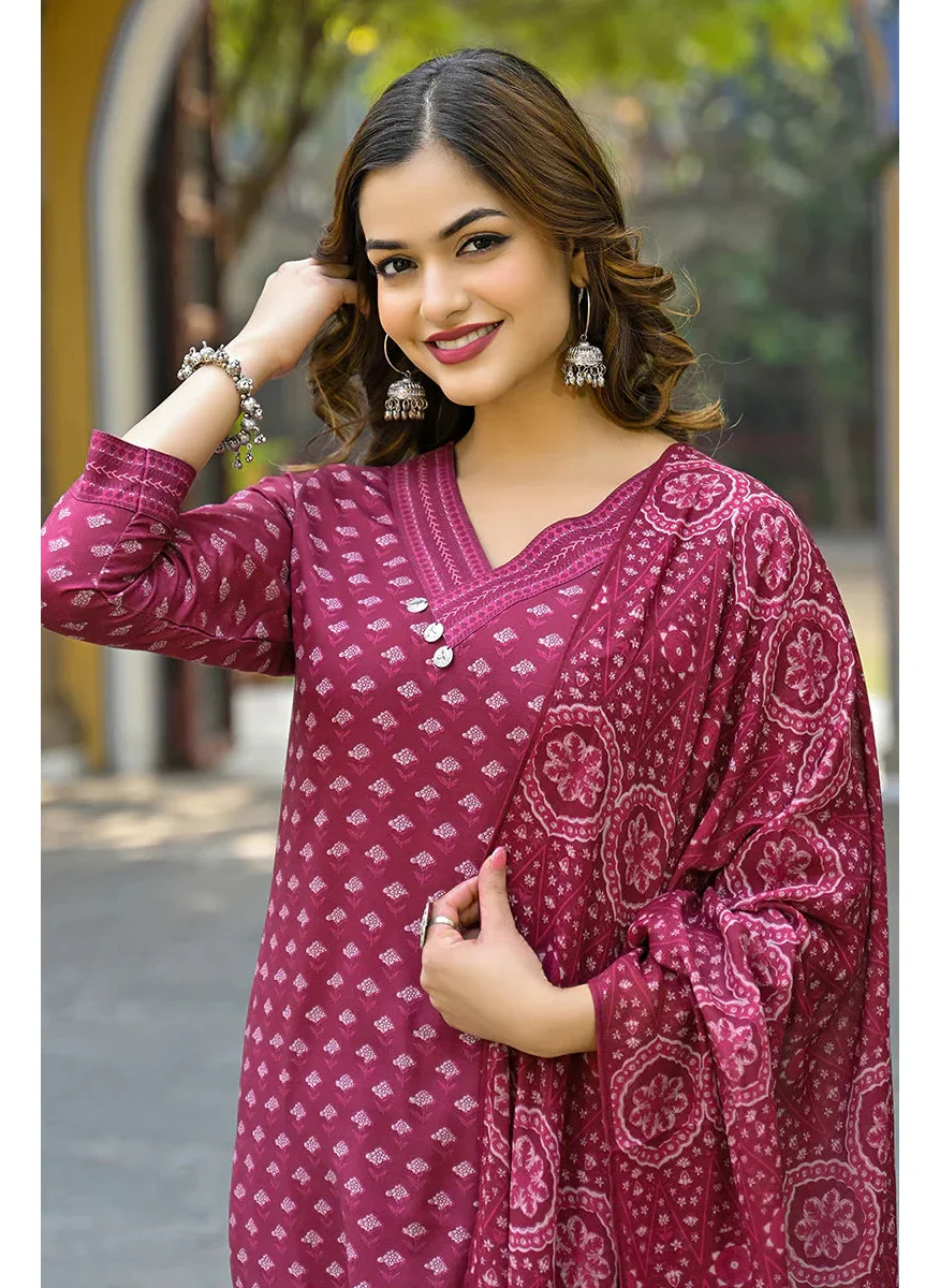زيري سوق Maroon Cotton Blend Floral Printed Straight Kurta Trousers With Dupatta