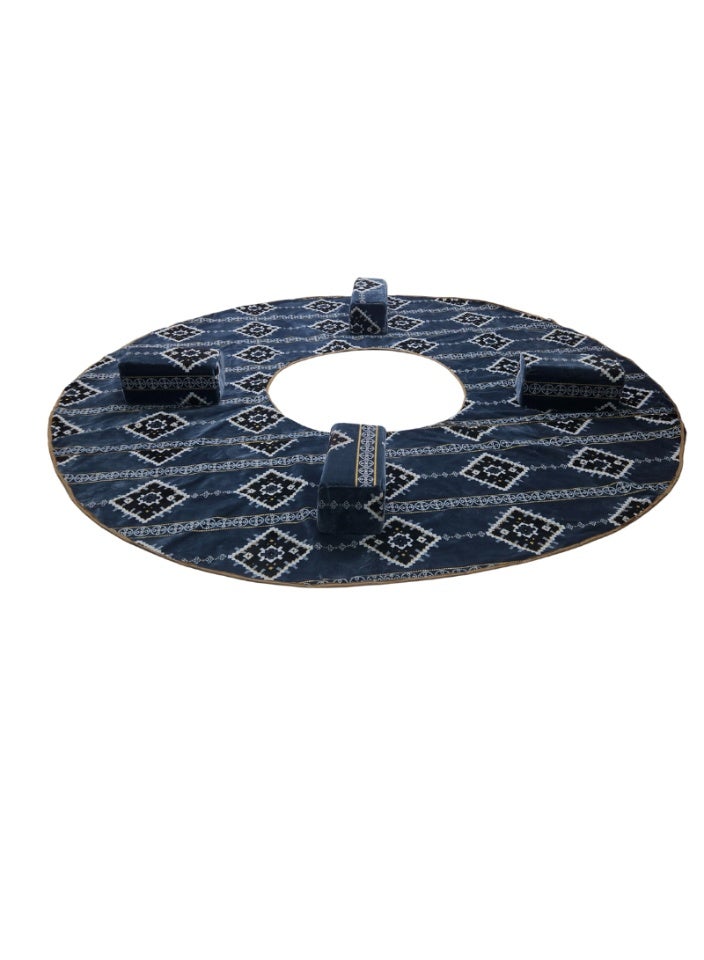 SMART HOME A 6-piece heritage ground seating set suitable for travel, camping, and gardening. The set includes a large round mattress with double padding, a bag, and four bolsters with the bag. The seat features beautiful patterns, double stitching, 20mm padding, and a waterproof Tanzanian underlay fabric. The heavy-duty seating set is made of 8mm and 1mm square tubes. The luxurious set matches the picture. Mattress size is 300x300 cm and the bolster size is 25x50 cm - Image 2