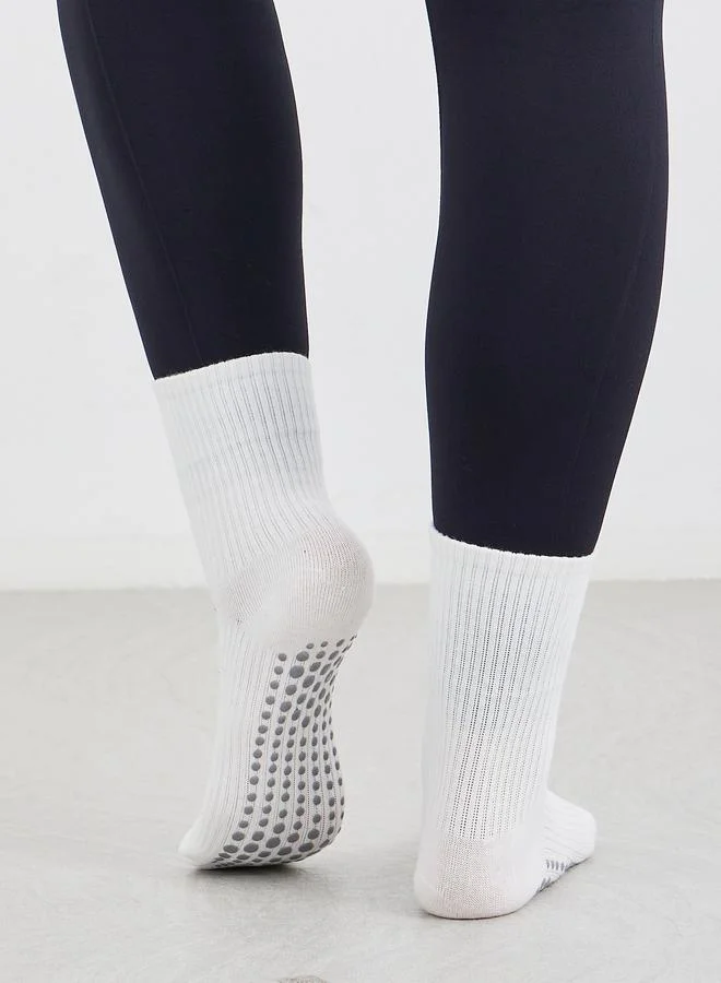 Styli Styli Text Print Silicon Base Crew Yoga Socks