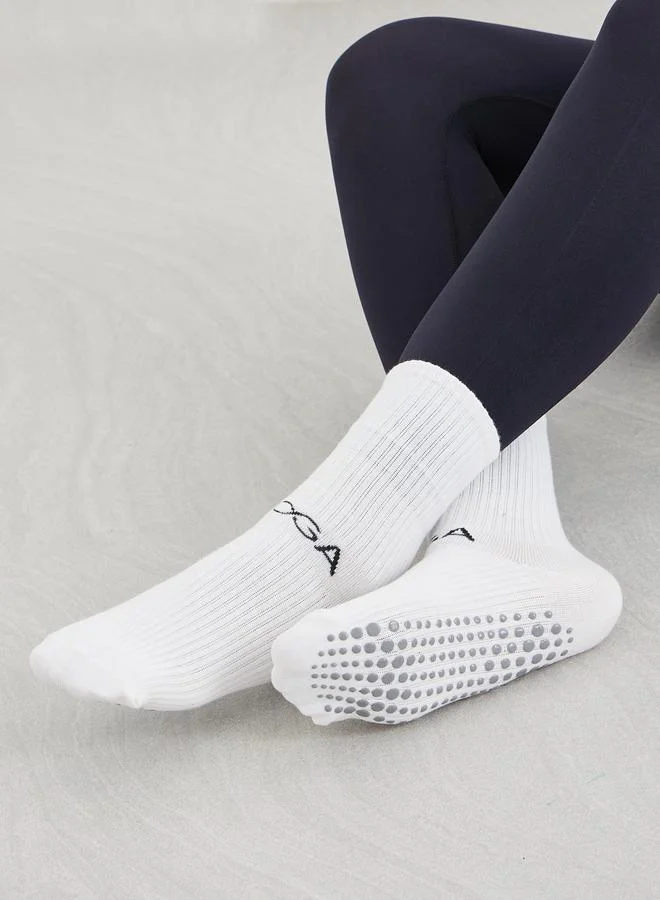 Styli Styli Text Print Silicon Base Crew Yoga Socks