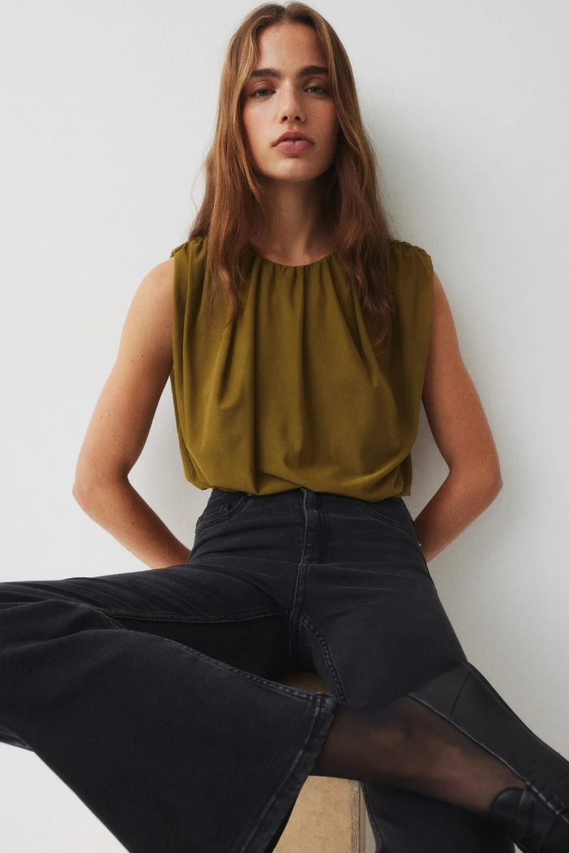 اتش اند ام بلوزة منسدلة من نسيج شبكي