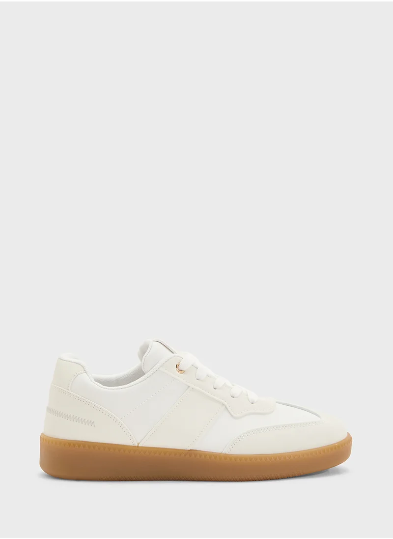 أندرينا Ladies Lace Up Sneaker