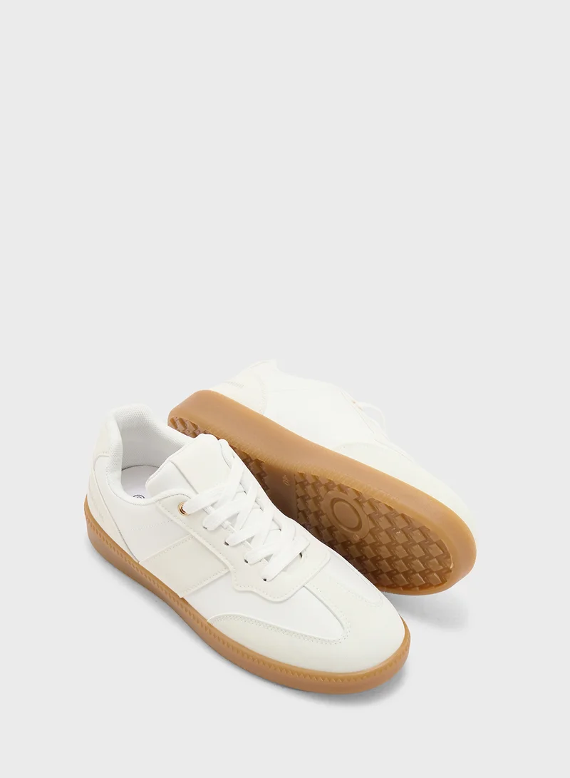 أندرينا Ladies Lace Up Sneaker