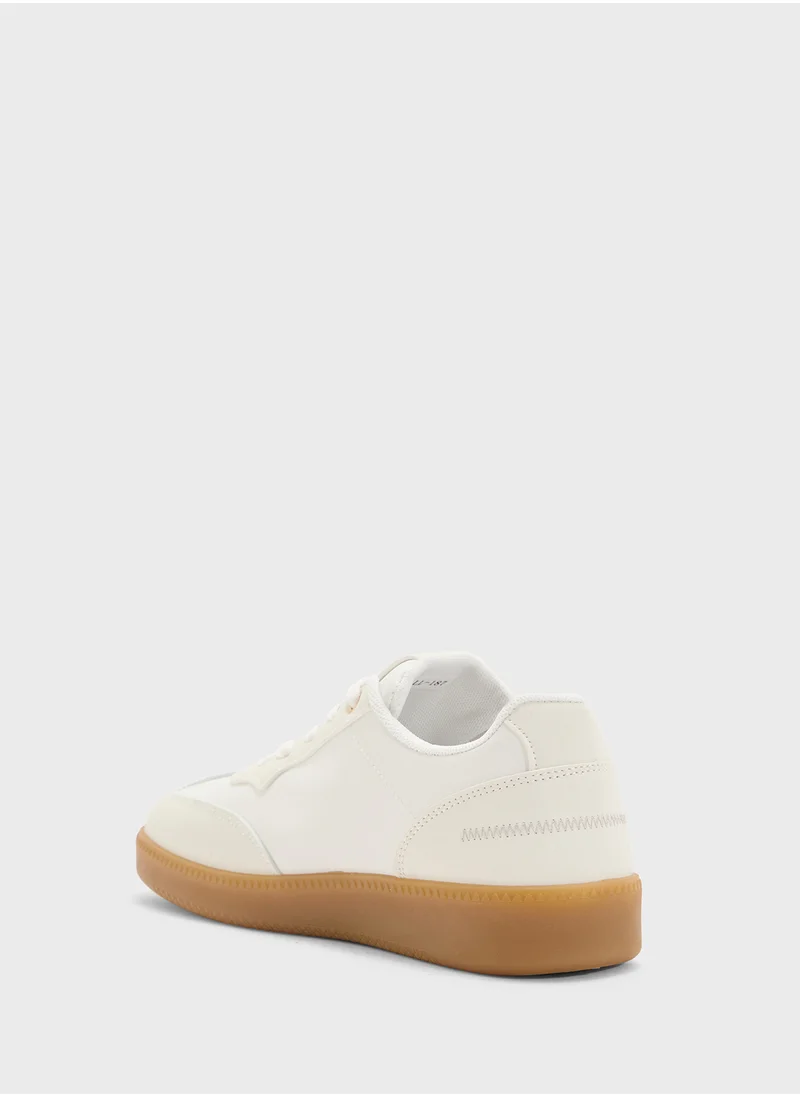 أندرينا Ladies Lace Up Sneaker