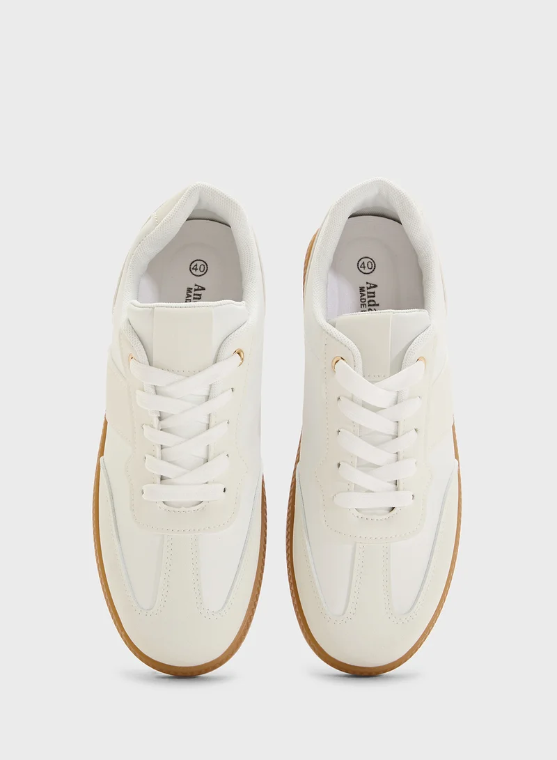 أندرينا Ladies Lace Up Sneaker