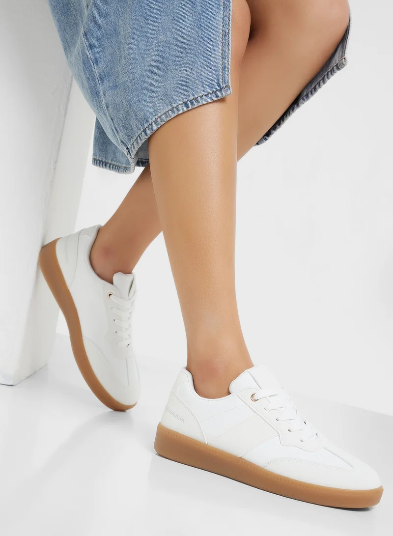أندرينا Ladies Lace Up Sneaker