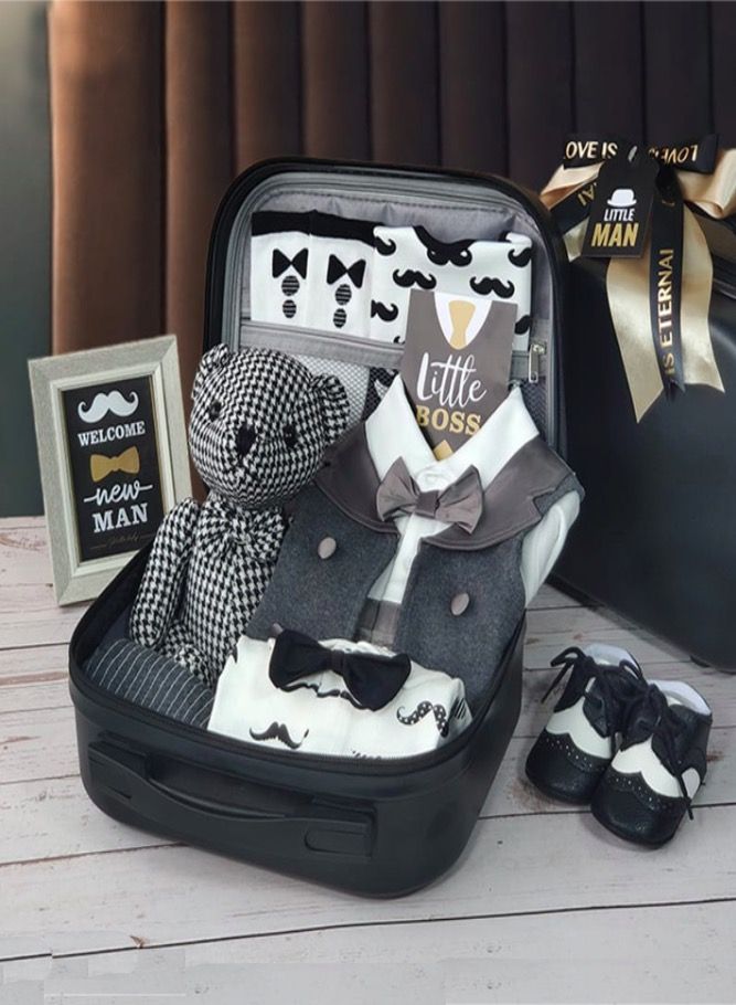 New Born Gift Set Baby Boy with Jumpsuit (9 in 1) - Image 3