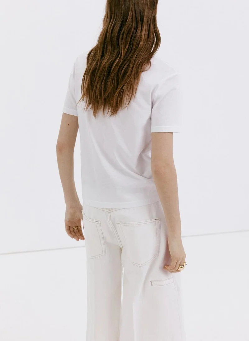 مانجو V-Neck Cotton T-Shirt