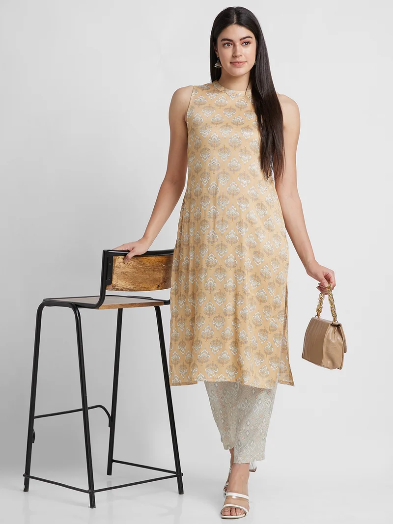 جلو باص Women Floral Printed A-Line Kurta With Trousers