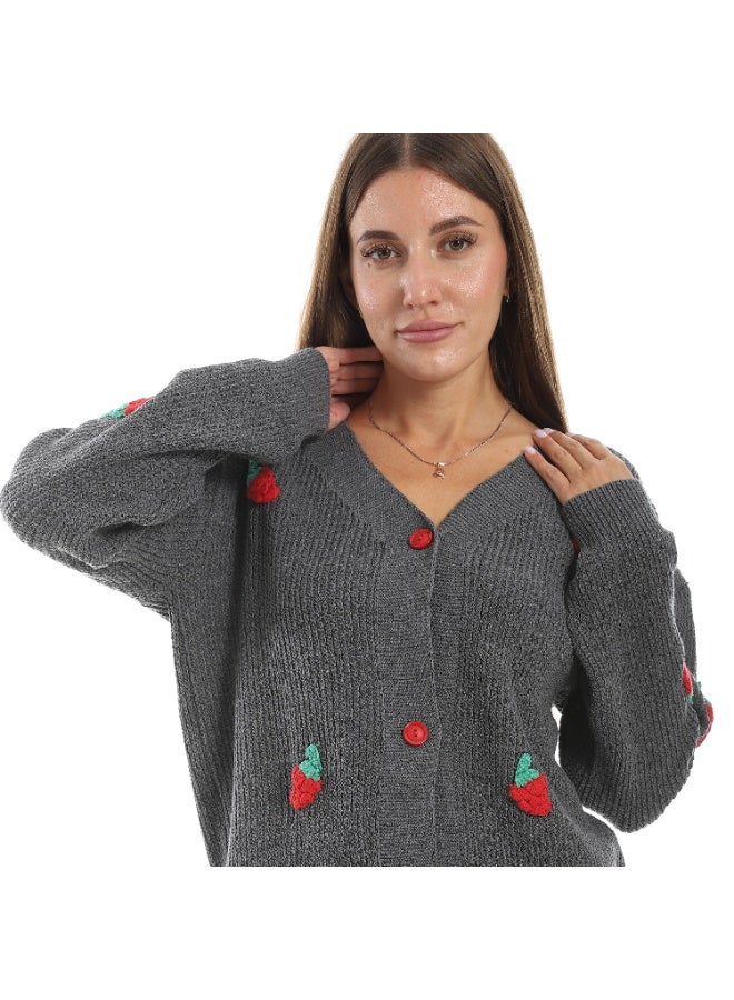 سيزار كارديجان صوف حريمي قصير  مزين بفراولات صوف  وزراير من الأمام - Image 2