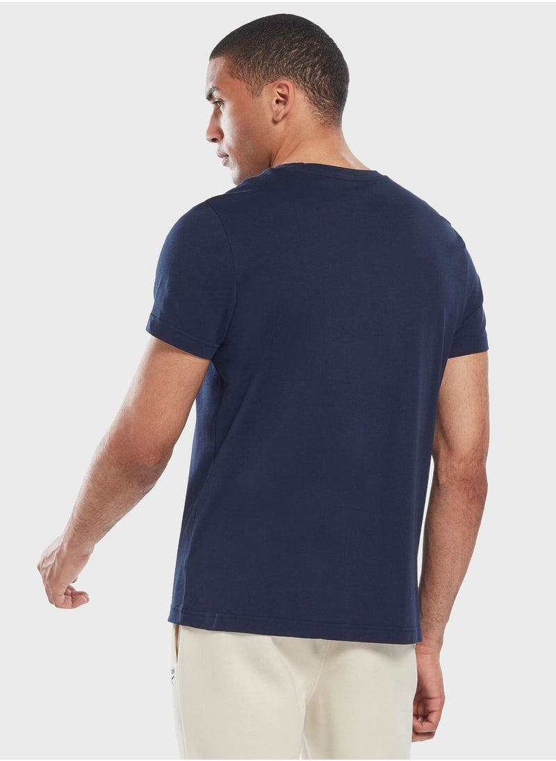 Reebok - Identity Logo T-Shirt - Image 1
