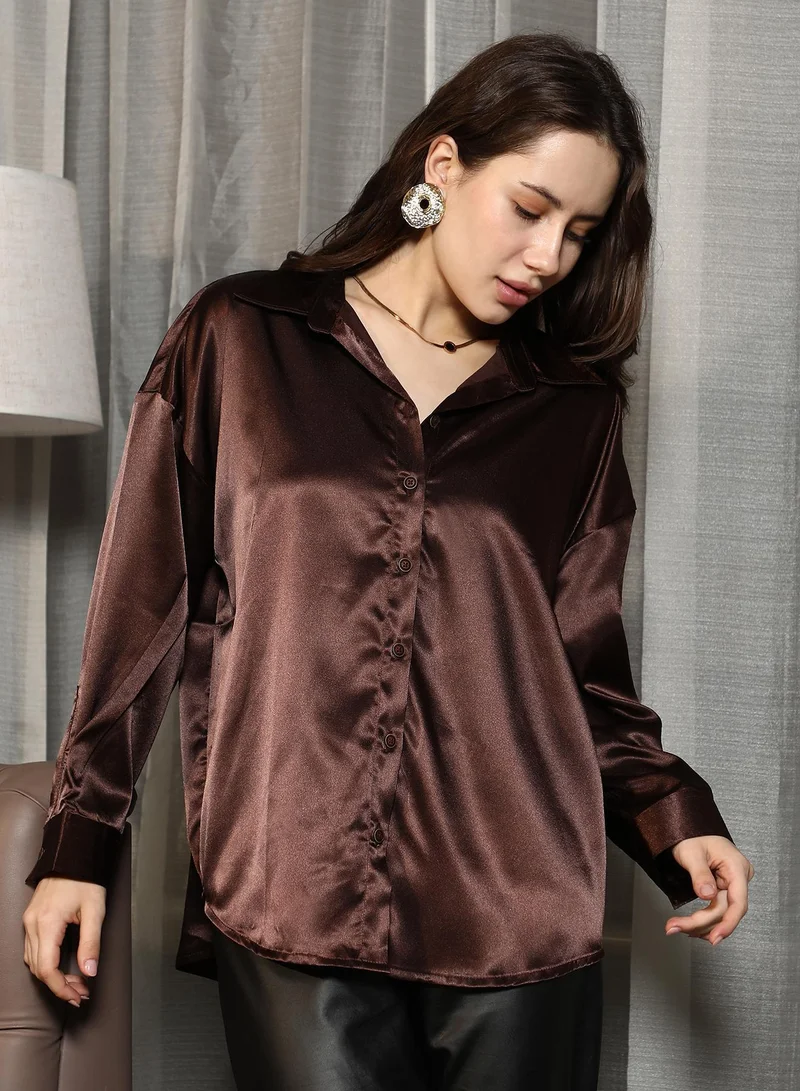 بينيا كولادا قميص نسائي بني سادة من الساتان بحجم كبير