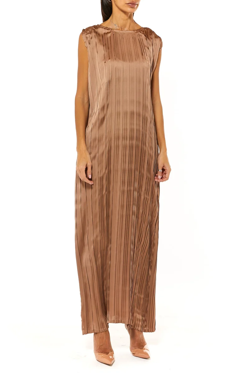 مويستريت فستان ماكسي بكسرات وياقة دائرية