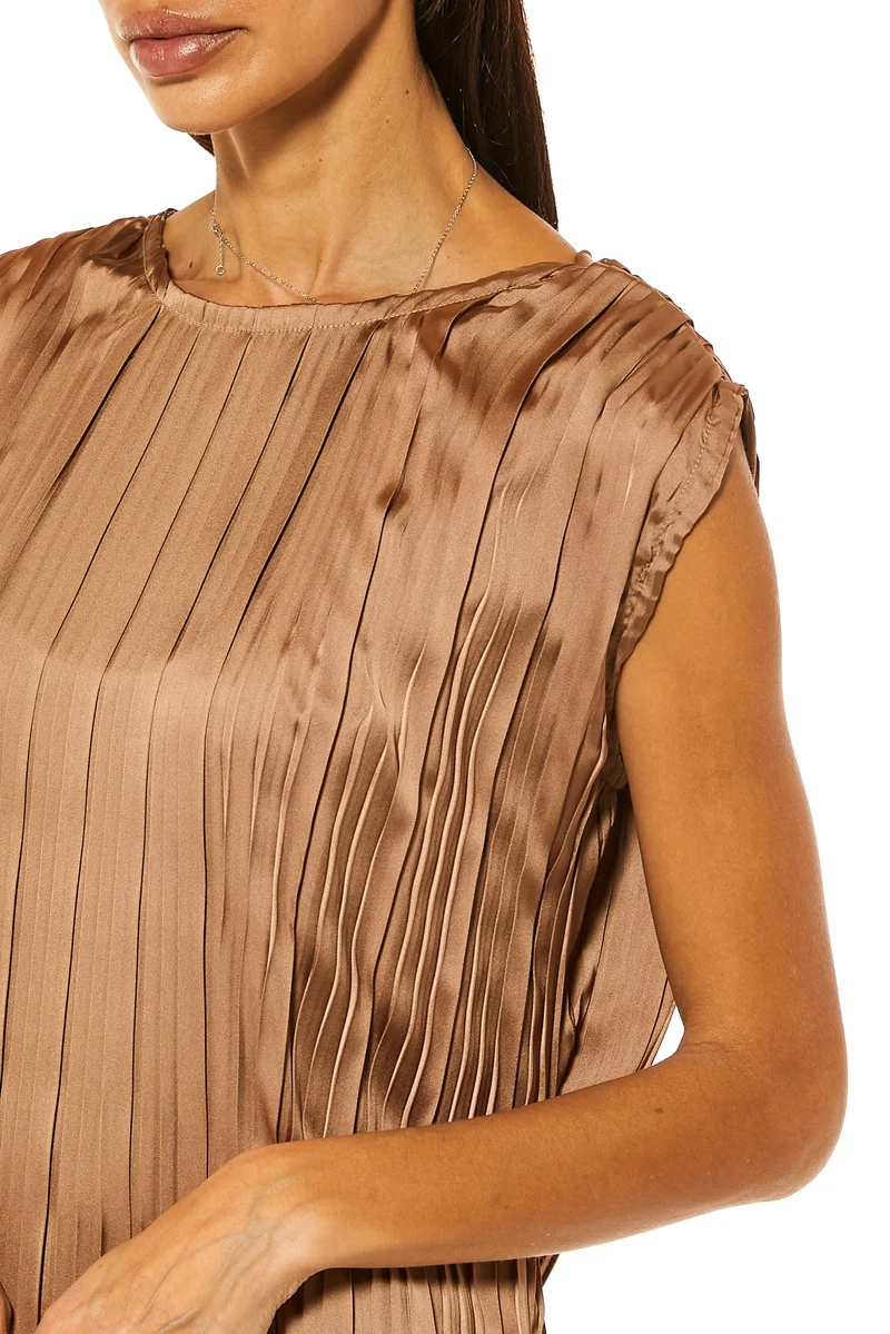 Moistreet Crew Neck Pleated Maxi Dress