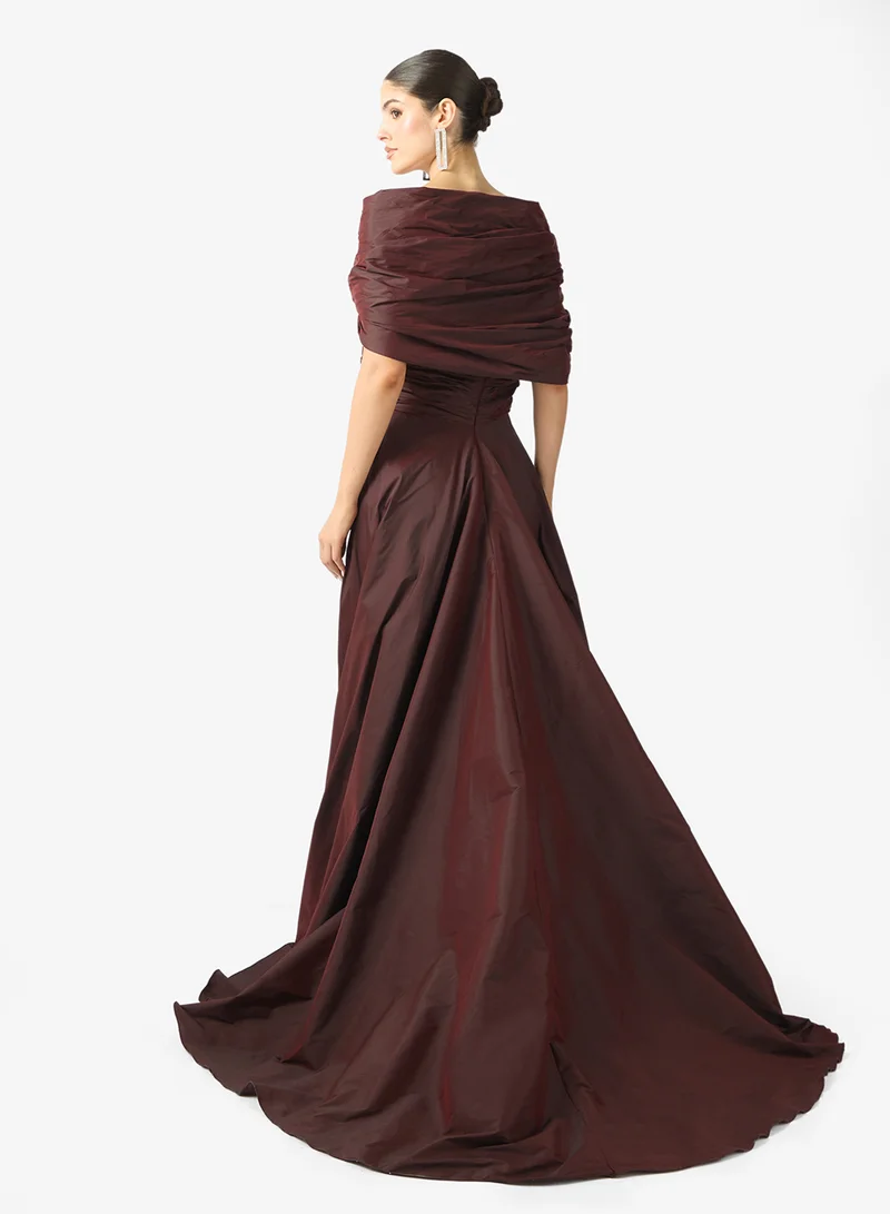 نمشي x فستان سهرة مكشوف الكتفين