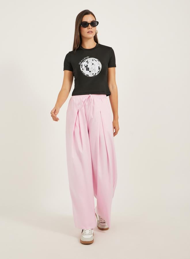 ستايلي تيشيرت قصير بطبعة جرافيك ورقبة دائرية - Image 2