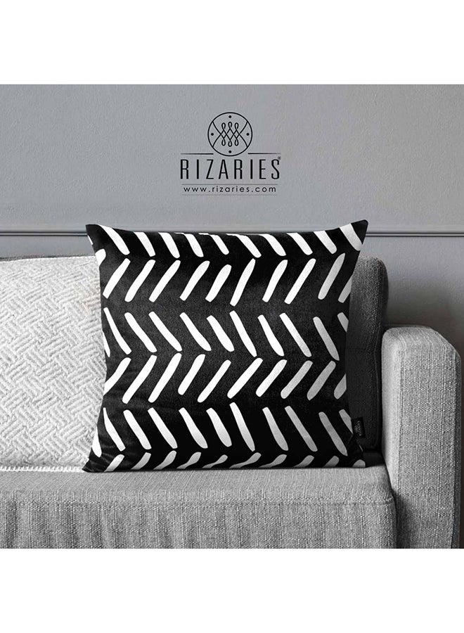 RIZARIES وسادة رمي بيضاء وسوداء غير متساوية فائقة النعومة - Image 1