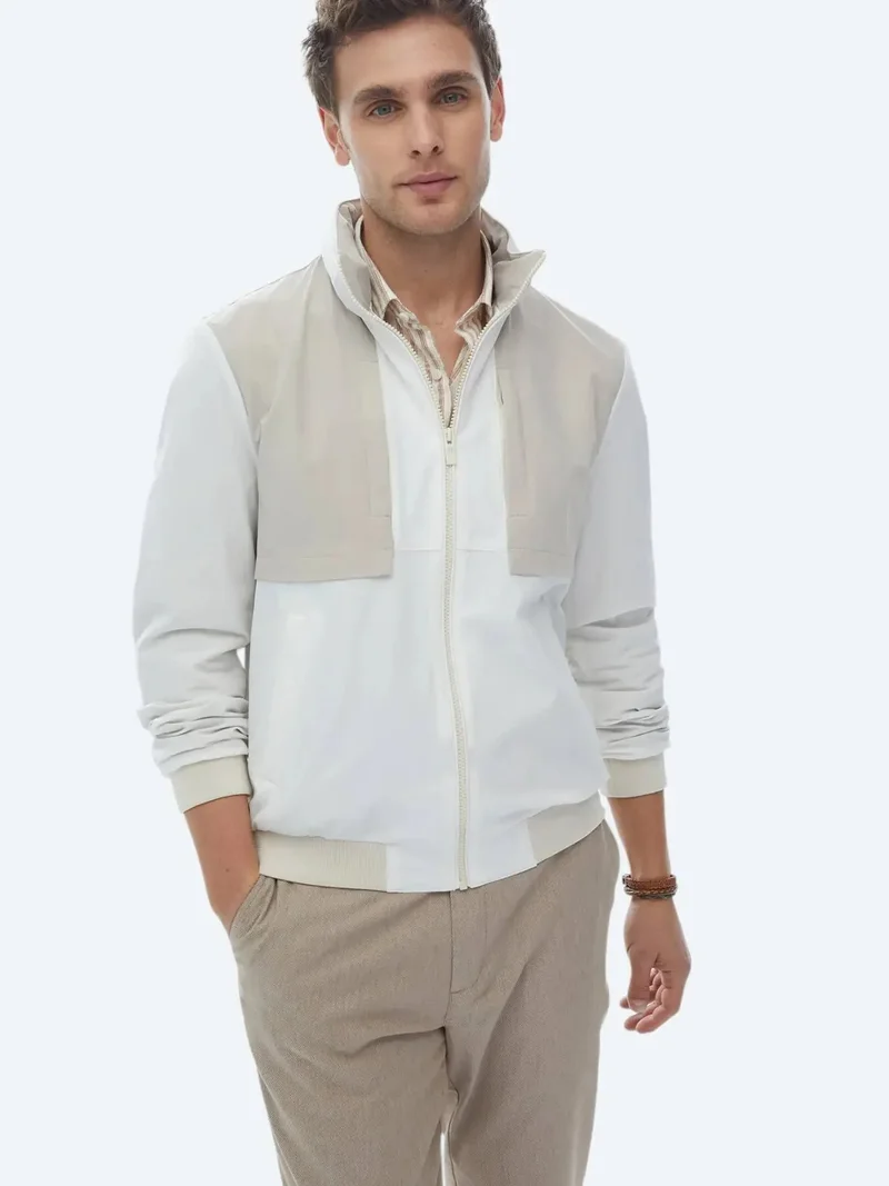 كيب معطف أبيض عادي بقصة عادية وياقة عالية من القماش المحبوك