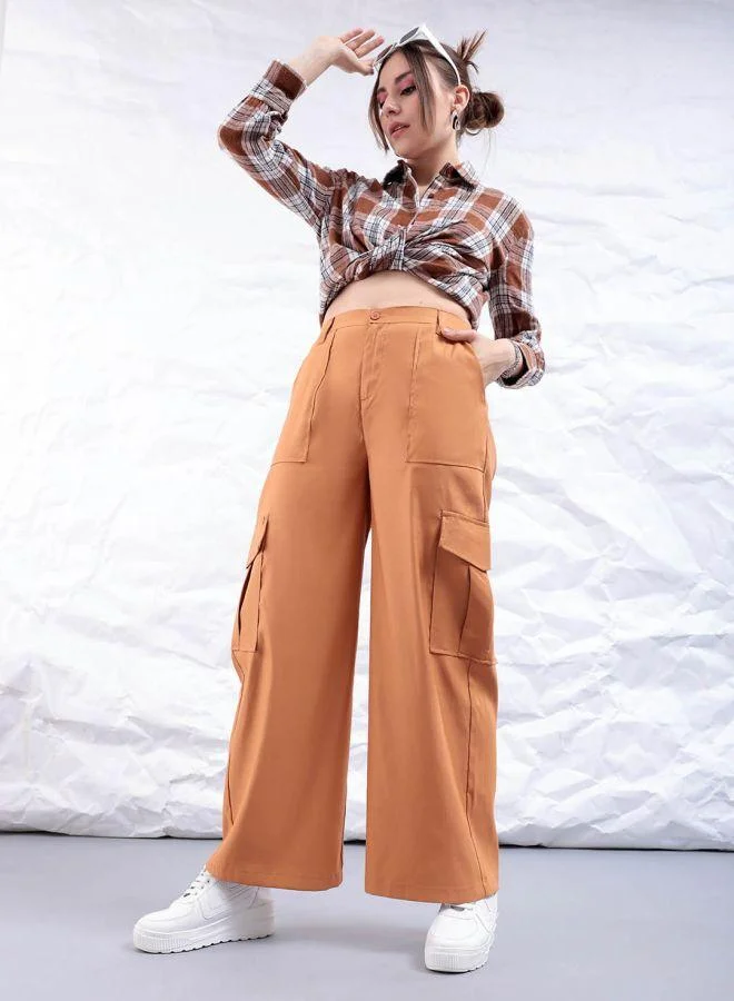 مرفوعة Women Flared Solid Mid-Rise Elasticated Cargo Trousers
