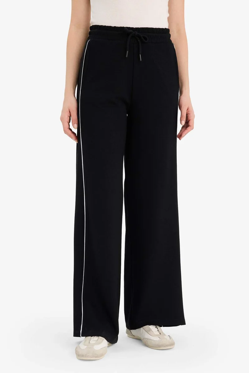 ديفاكتو Straight Fit Regular Hem Trousers