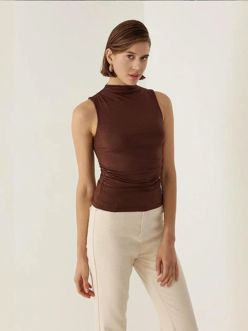 زوبعة بلوزة بدون أكمام بياقة متدلية