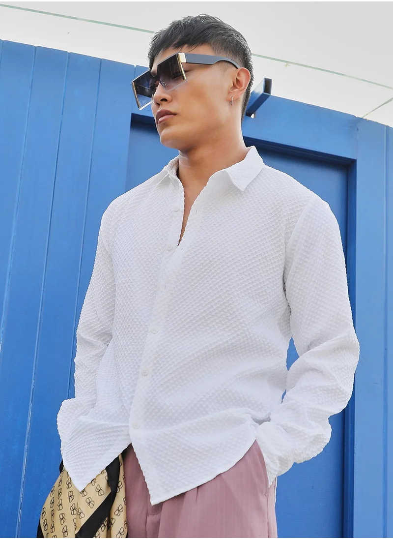 كامبوس سوترا Campus Sutra Men's Chalk White Embossed Micro Check Shirt For Casual Wear | Spread Collar | Long Sleeve | Button Closure | Shirt Crafted With Comfort Fit For Everyday Wear