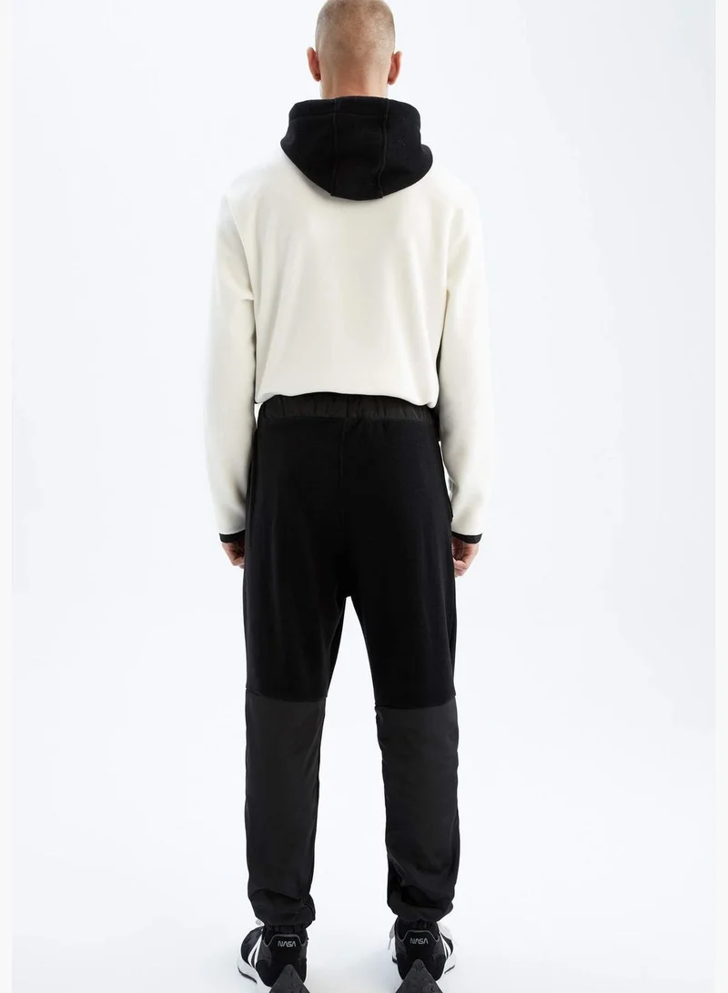 ديفاكتو Man Knitted Jogger