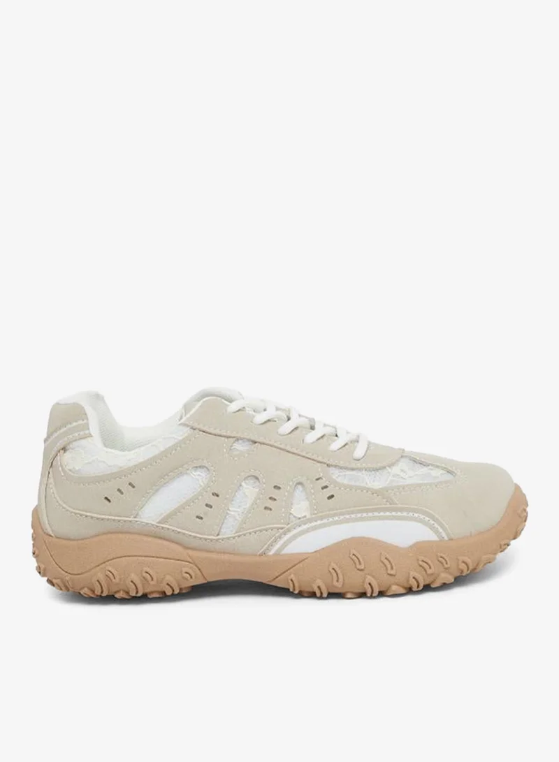 ستايلي اكتيف سنيكرز بنعل مدبب وإدخالات دانتيل