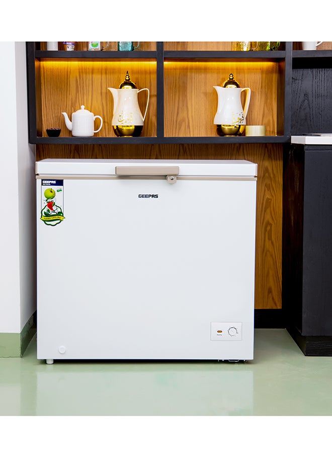 Geepas 200 Litre (7.1 Cu. Ft) Chest Freezer | Deep Freezer with Adjustable Thermostat, LED Light, Lock & Key | Compact Refrigerator, 130W, White - GCF2509WSH 200 L 125 W GCF2509WSH-1 White - Image 2