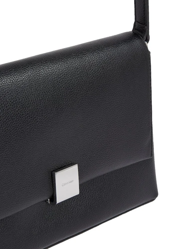 كالفن كلاين Plaque Medium Crossbody