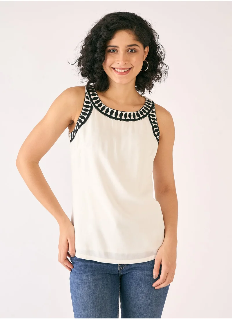 سولت اتاير Women's Boat Neckline Top with Attached Lining, Back Neck Closure, and Intricate Embroidered Details, Perfect for Casual and Semi-Formal Occasions