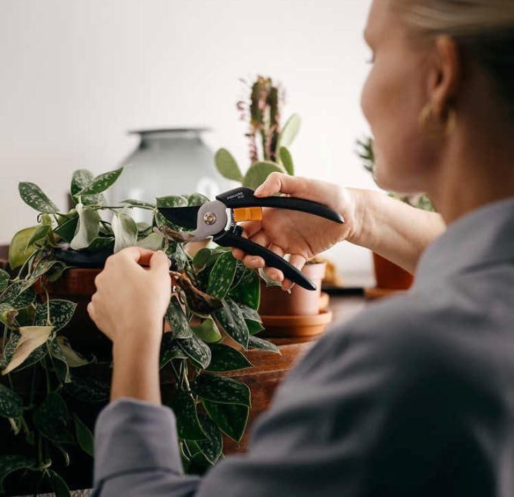 FISKARS 2 Piece Garden Shears and Pruner Set - Image 5