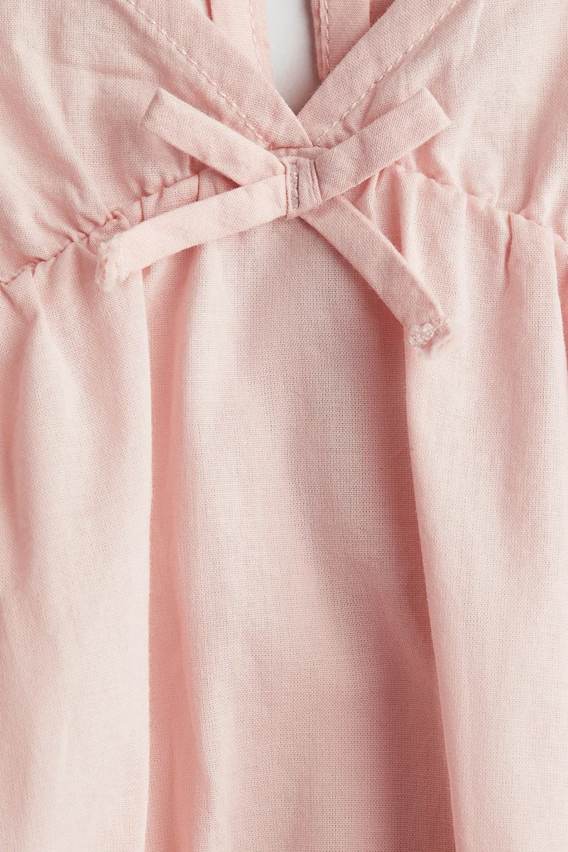 اتش اند ام بلوزة قطنية بنمط الببلوم