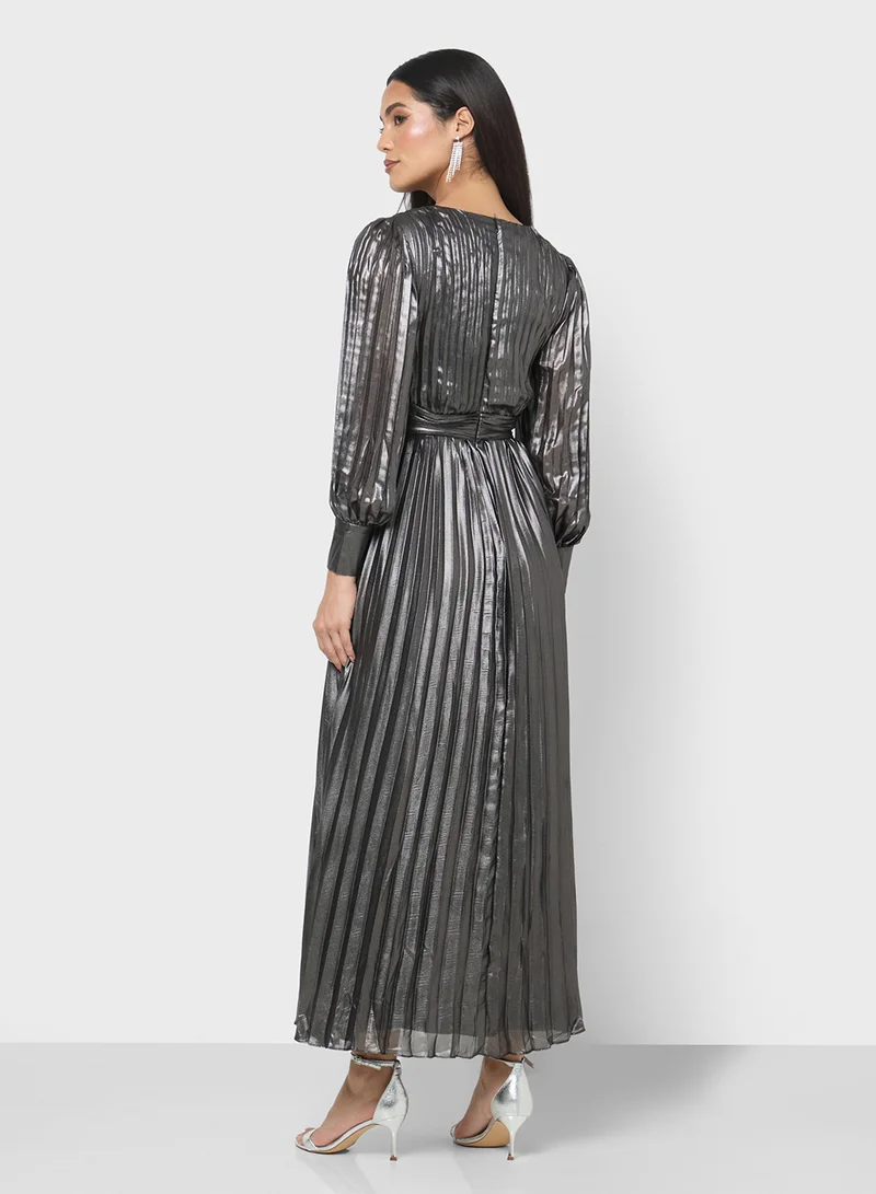 اميليا روز Plunge Neck Puff Sleeve Tiered Dress