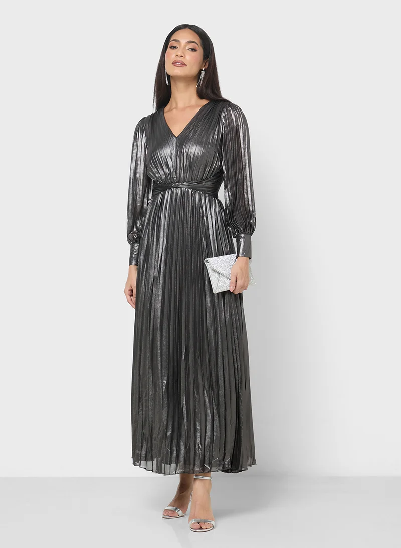 اميليا روز Plunge Neck Puff Sleeve Tiered Dress