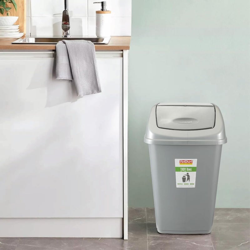 RATAN PLASTICWARE سلة القمامة البلاستيكية راتان مع غطاء متأرجح سعة 25 لتر سلة نفايات منزلية للحمام المطبخ المكتب غرفة النوم لون رمادي - Image 5
