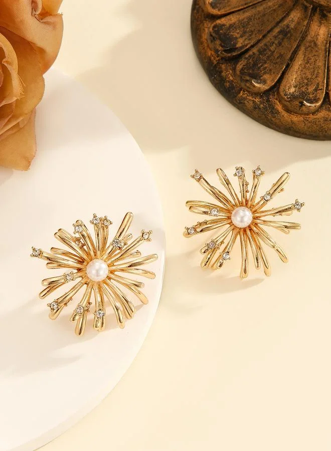 تايك تو أقراط ذهبية بتصميم نجمي ولمسة لؤلؤ