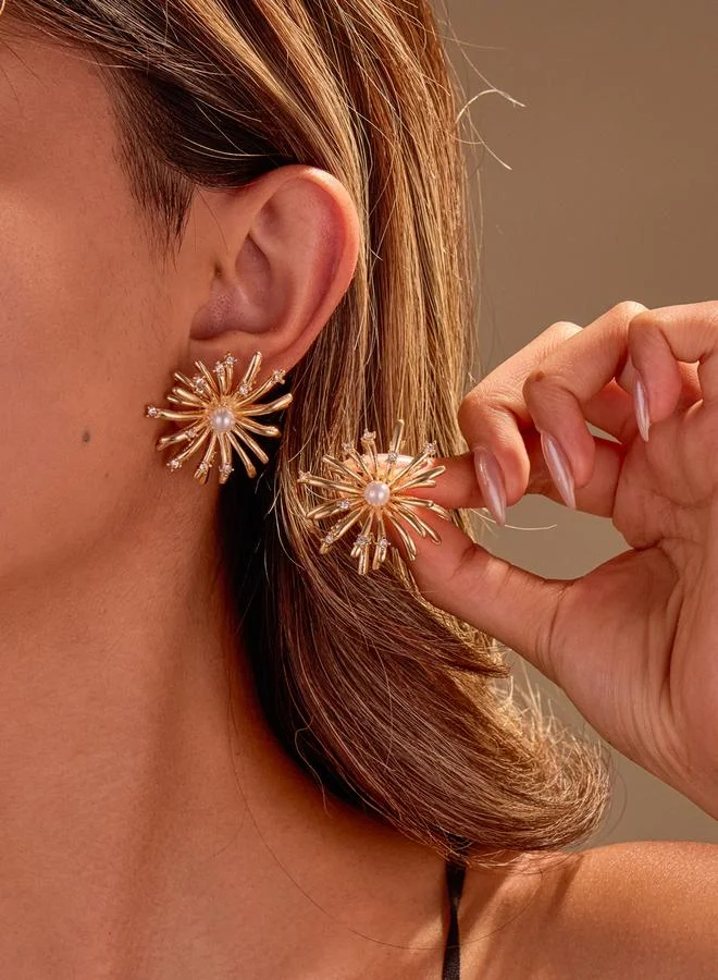 تايك تو أقراط ذهبية بتصميم نجمي ولمسة لؤلؤ