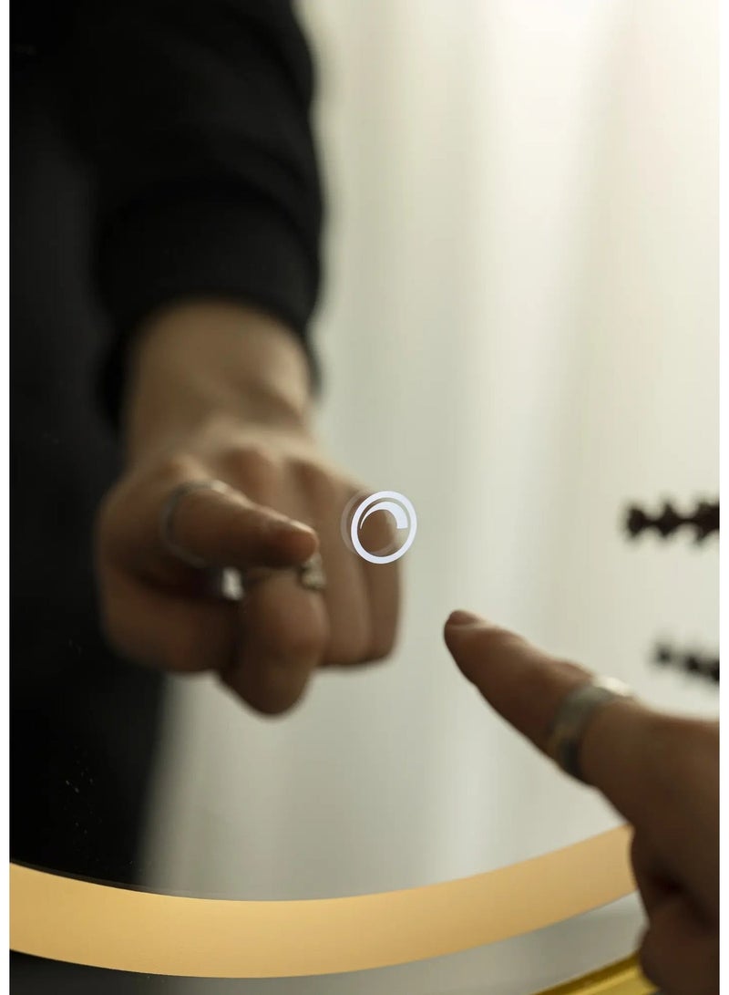 مرآة حائط دائرية بإضاءة LED مقاس 90×90 سم، بإطار معدني ذهبي، مزودة بزر لمس للتحكم في الإضاءة، خاصية مقاومة الضباب، مناسبة للحمام وغرفة المكياج، مرآة ديكورية تُثبت على الحائط. - Image 3