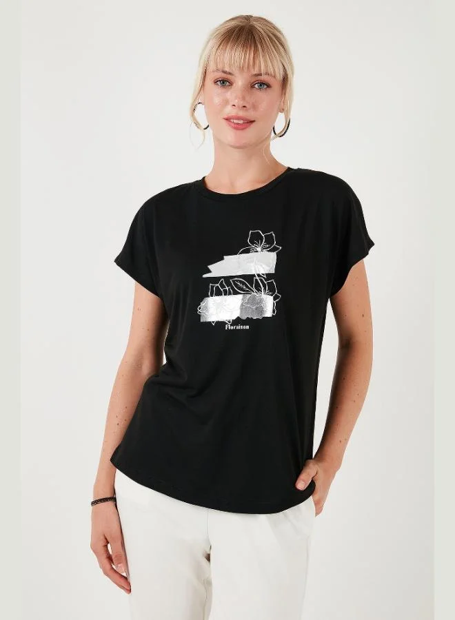 ليلا Lela Printed Crew Neck Regular Fit T Shirt Women's T SHIRT 6671005