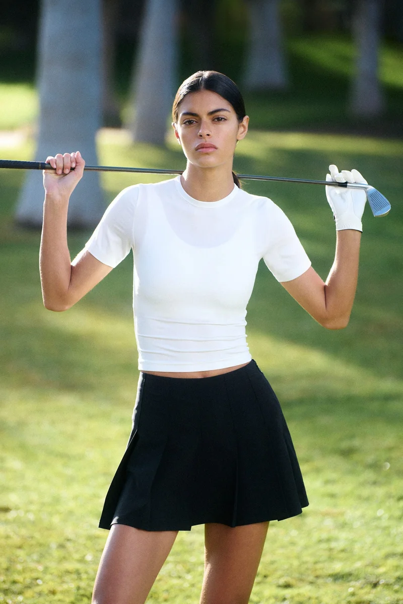 اتش اند ام Cropped sports top in DryMove™