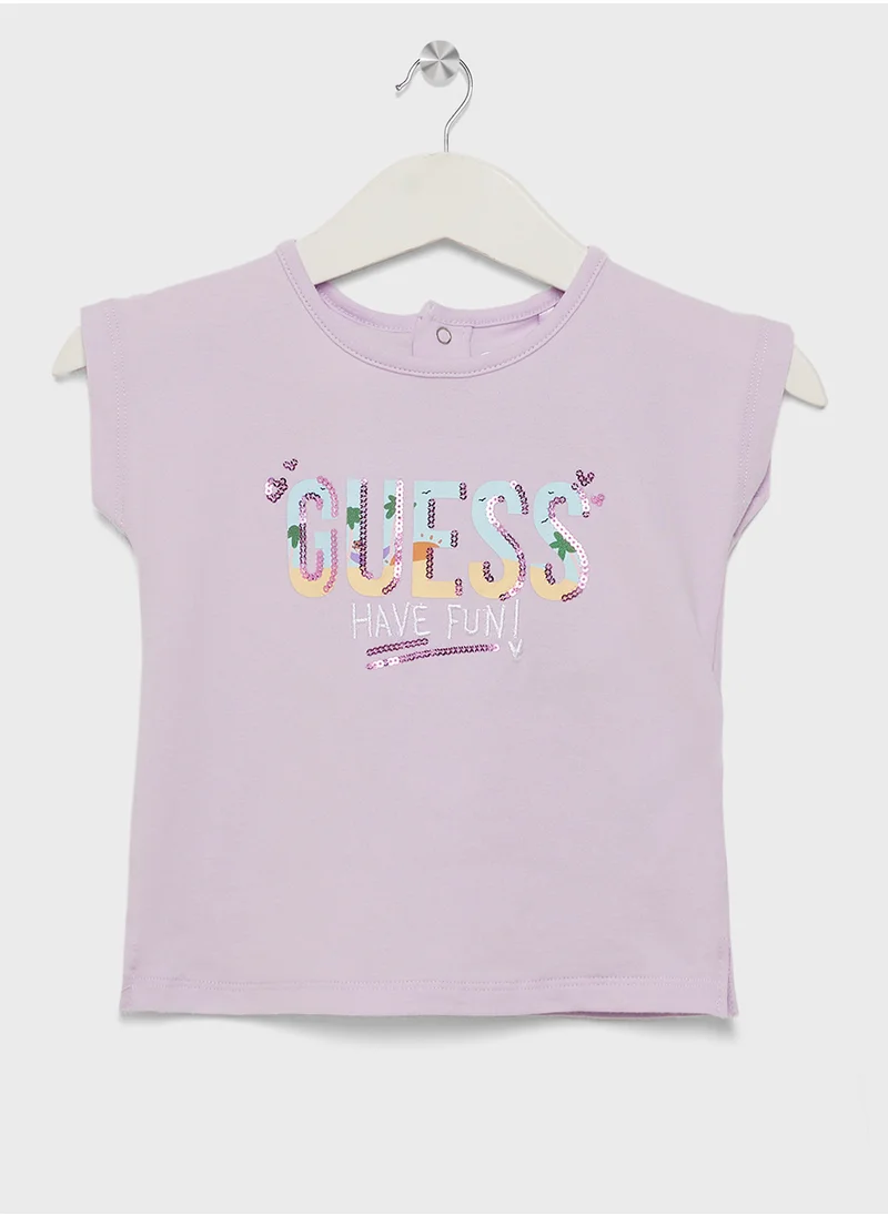 جس Infant Logo T-Shirt & Denim Skirt Set